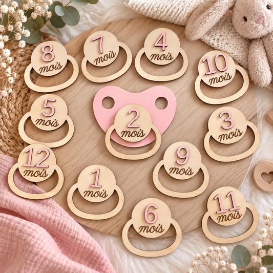 Lot de 12 cartes étapes bébé en bois – Tétines “Mois” – Souvenir naissance