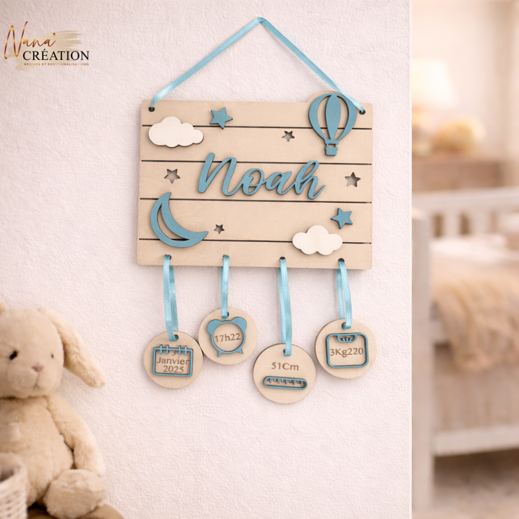 Décoration Murale de Naissance Personnalisée en Bois – Montgolfière